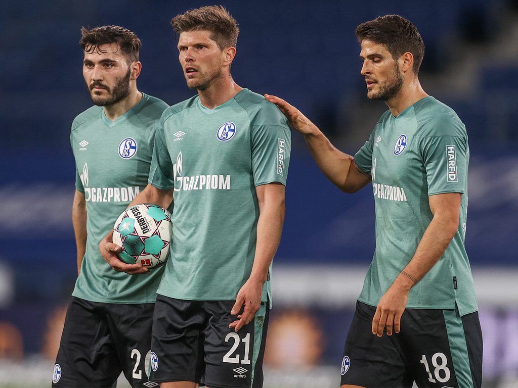 Bayern atliek svinības, Schalke 04 oficiāli pamet Bundeslīgu