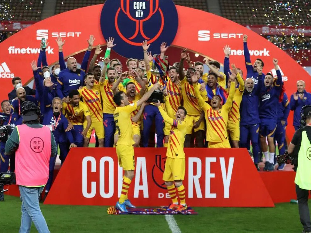 Barcelona grauj Athletic un izcīna Karaļa kausu, Real klūp un Sevilja pievienojas cīņā par titulu