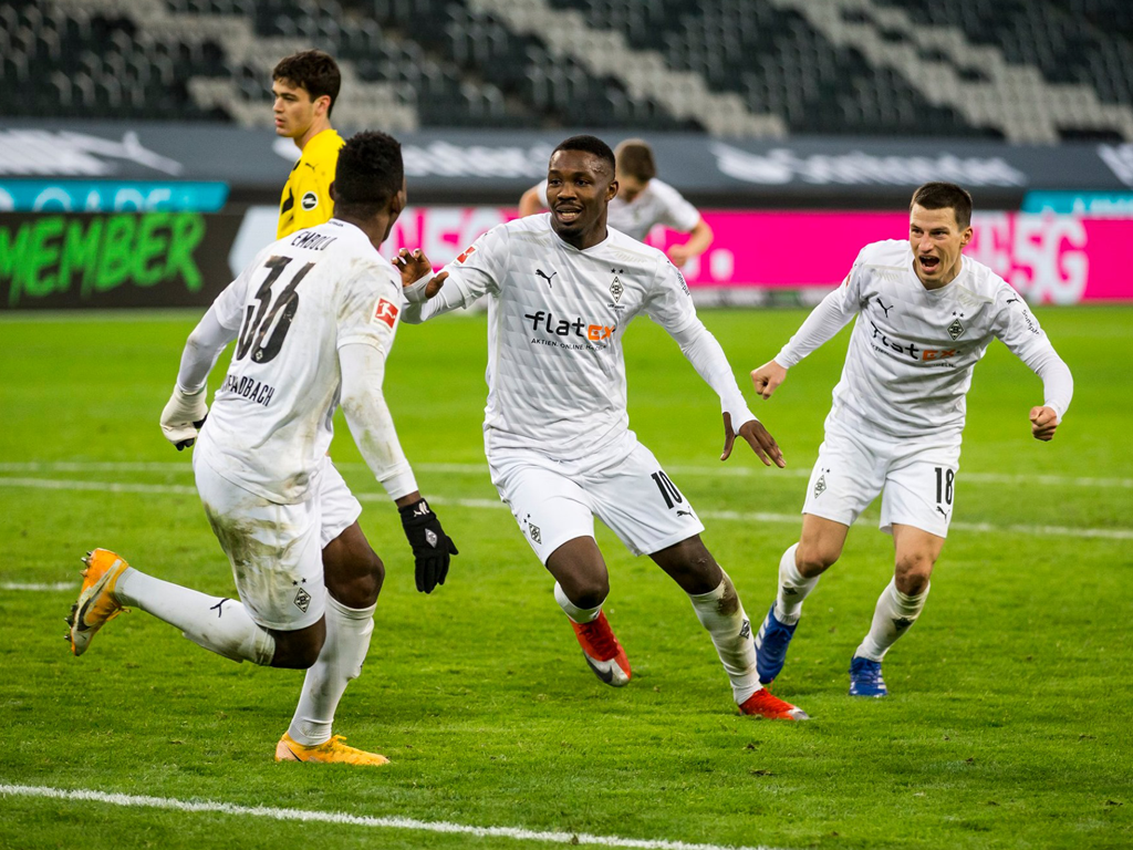 Minhenes Bayern palielina pārsvaru, RB Leipzig negaidīts zaudējums pret pastarīti